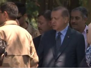 Erdoğan Anne Ve Babasının Kabirlerini Ziyaret Etti
