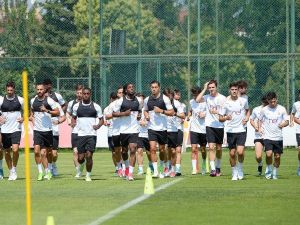 Galatasaray, Çalışmalarını Sürdürüyor