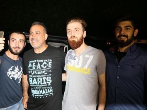 Haluk Levent 40 Kişiye Muzlu Süt Ismarladı