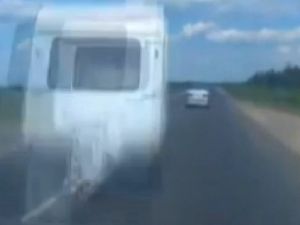 Karavan Araca Böyle Çrptı