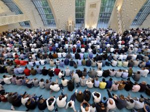 Köln Ditib Merkez Camii’nde İlk Bayram Namazı Eda Edildi