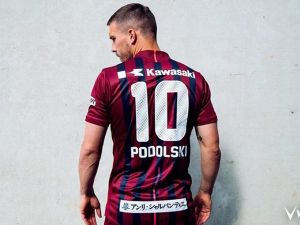 Podolski, Vissel Kobe Formasını Giydi