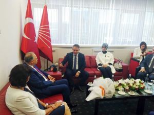 Ak Parti’den Chp Ve Mhp’ye Bayram Ziyareti