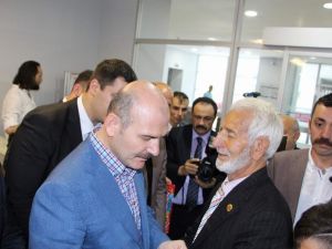 İçişleri Bakanı Soylu Trabzon’da Vatandaşlarla Bayramlaştı