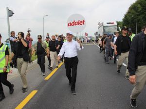 ’Adalet Yürüyüşü’nde Koruma Polisine Saldırı