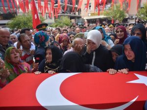 Şırnak’ta Şehit Olan Trabzonlu Asker Son Yolculuğuna Uğurlandı