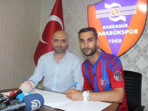 İmzayı Attı