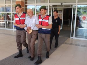 Oğlu Ve Torununu Küfür Ettiği İçin Öldürdü