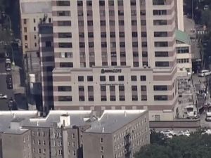 New York’taki Hastane Saldırganı Etkisiz Hale Getirildi