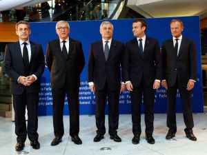 Macron’dan Sarkozy’ye Jest