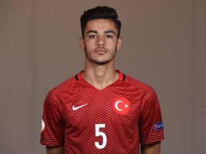 En Dikkat Çeken 10 Oyuncu Arasında Gösteriliyor