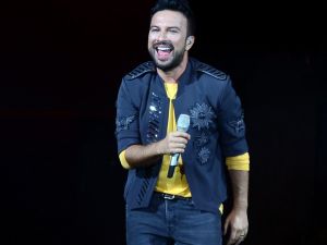 Tarkan Sahneye Yerin Altından Çıktı