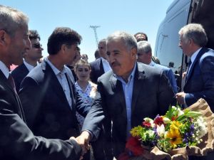 Bakan Arslan Çıldır Gölü’ndeki Etkinliğe Katıldı