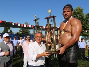 Hünkar Çayırında Başpehlivan Recep Kara Oldu