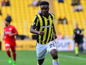 Emenike Olympiakos Yolcusu
