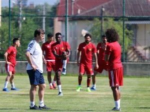 Ertuğrul Sağlam Futbolcularına Göz Açtırmıyor