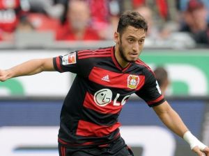 Hakan Çalhanoğlu Milan’a İmza Attı