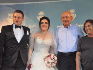 Kılıçdaroğlu Yürüyüşün Sonunda Nikah Şahitliği Yaptı
