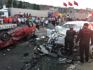 Trabzon'da zincirleme trafik kazası: 3 ölü, 8 yaralı