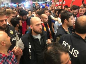 Sneijder Coşkuyla Karşılandı