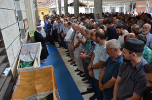 Rize'de Kamyonetin Ezdiği 3 Kişi Ebediyete Uğurlandı