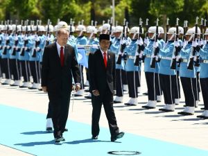 Mevkidaşını Resmi Törenle Karşıladı