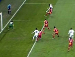 Real Madrid'in golü ofsayt G.Saray'ın hakem çilesi bitmedi