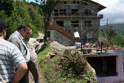 İki Haftada İki Acı