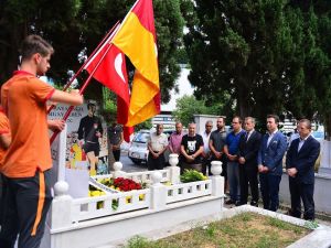 Turgay Şeren Mezarı Başında Anıldı