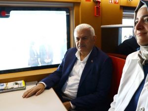 Başbakan Yıldırım Yüksek Hızlı Trenle Seyahat Etti