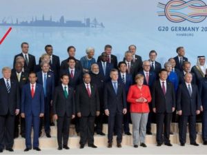 Macron G20 Fotoğrafında Yer Değiştirdi