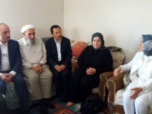 Bakan Kaya Şehit Kaymakam Safitürk’ün Evini Ziyaret Etti