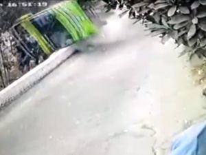 Tur Otobüsü Devrildi: 9 Ölü, 25 Yaralı