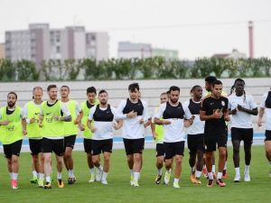 Eren Derdiyok Ve Younes Belhanda Yoktu