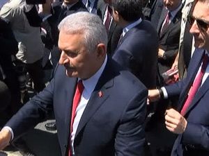 Başbakan Yıldırım’dan 15 Temmuz Şehitliğine Ziyaret