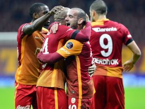 Aslan Deplasmanda Kükreyemiyor