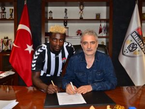 Manisaspor’da Çifte İmza