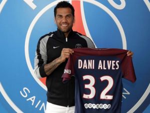 Daniel Alves, Resmen Paris Saint-germain’de