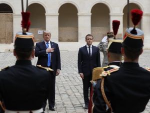 Macron, Trump’ı Resmi Törenle Karşıladı