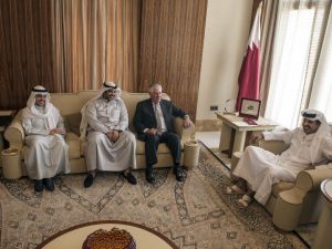 Tillerson, Katar Emiri Thani İle Görüştü