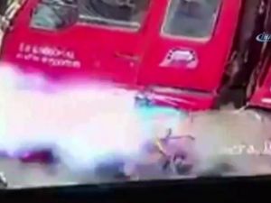 Kamyonun Lastiği Patladı: Şoför Hayatını Kaybetti