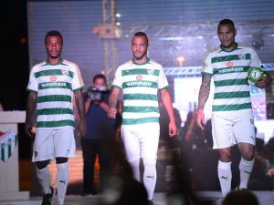 Bursaspor’un Yeni Sezon Formaları Görücüye Çıktı