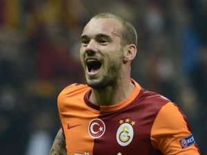 Galatasaraylı Taraftarlardan Sneijder Protestosu