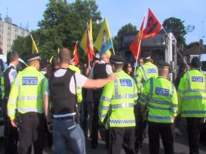 Pkk’lılar Londra’da Yol Kesti