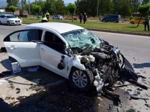 Otomobille Beton Mikseri Çarpıştı: 5 Yaralı