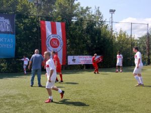 Efsane Futbolcular 15 Temmuz Şehitleri İçin Sahaya Çıktı