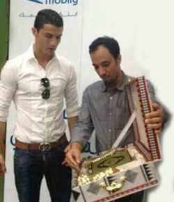 Ronaldo'ya Kur'an hediye ettiler