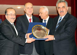 Bakan Yazıcı Trabzon'da Ödül Törenine Katıldı
