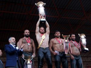 İsmail Balaban Altın Kemeri Taktı