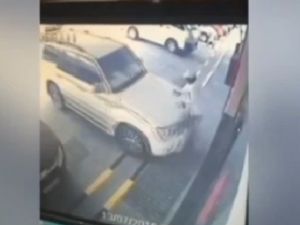 Yardım Etmek İsterken Aracın Altında Kaldı